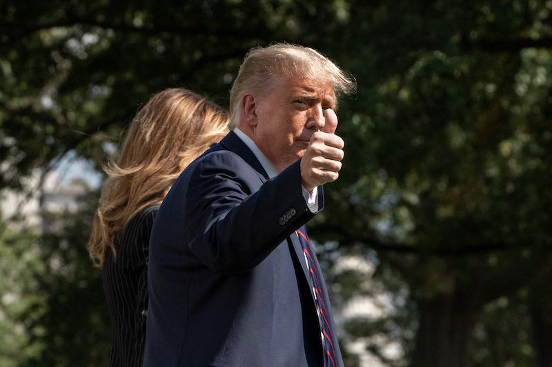 donald trump waving invisible crowd