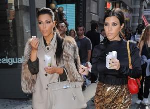 2010__10__26_Kardashian_101210 300×218.jpg