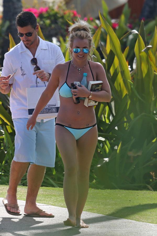 Britney spears charlie ebersol engagement ring hawaii 01