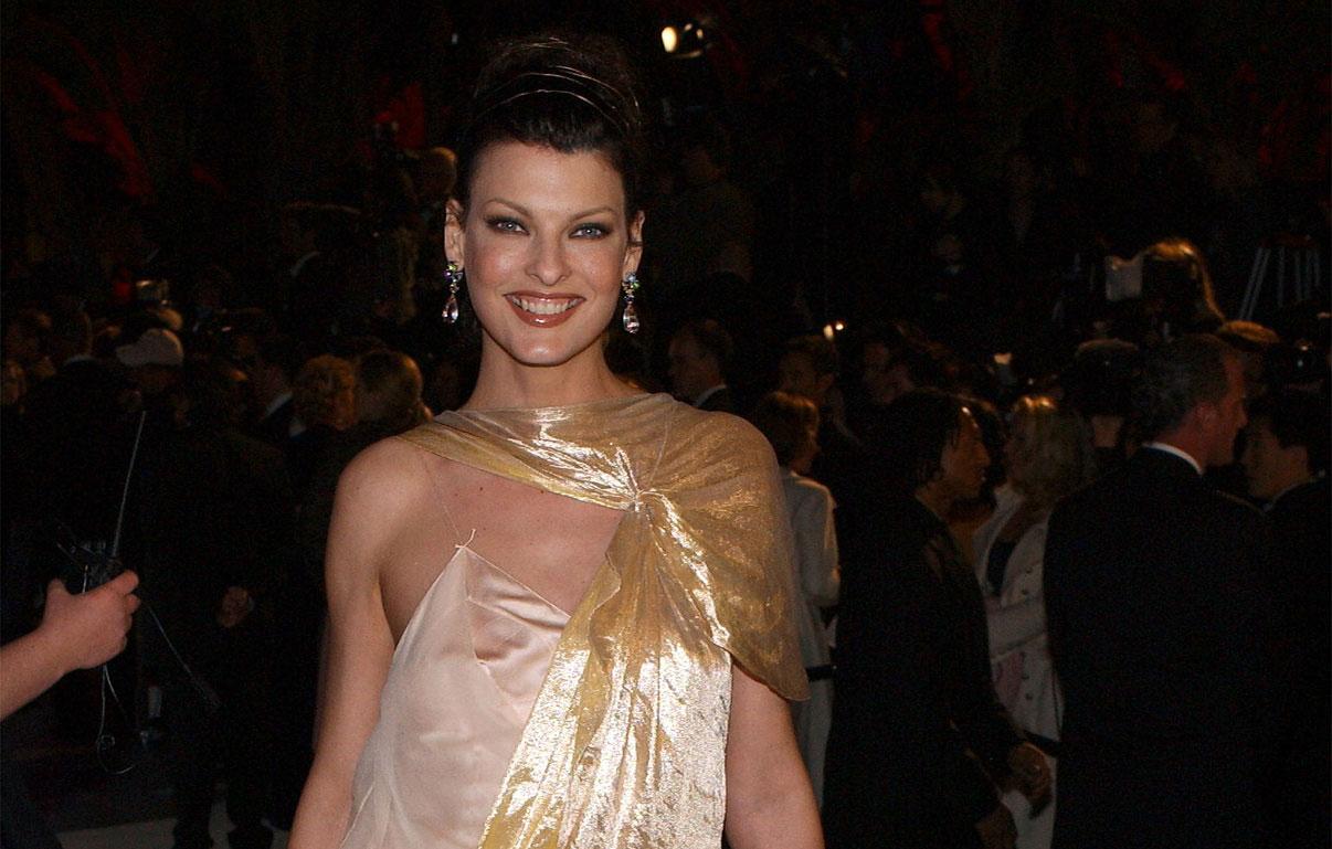 linda evangelista cover girl after botched facial surgery