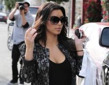 2010__03__Kim_Kardashian_March3_maiin 225&#215;176.jpg