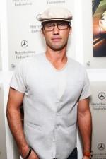 2009__07__89093200 150×225.jpg