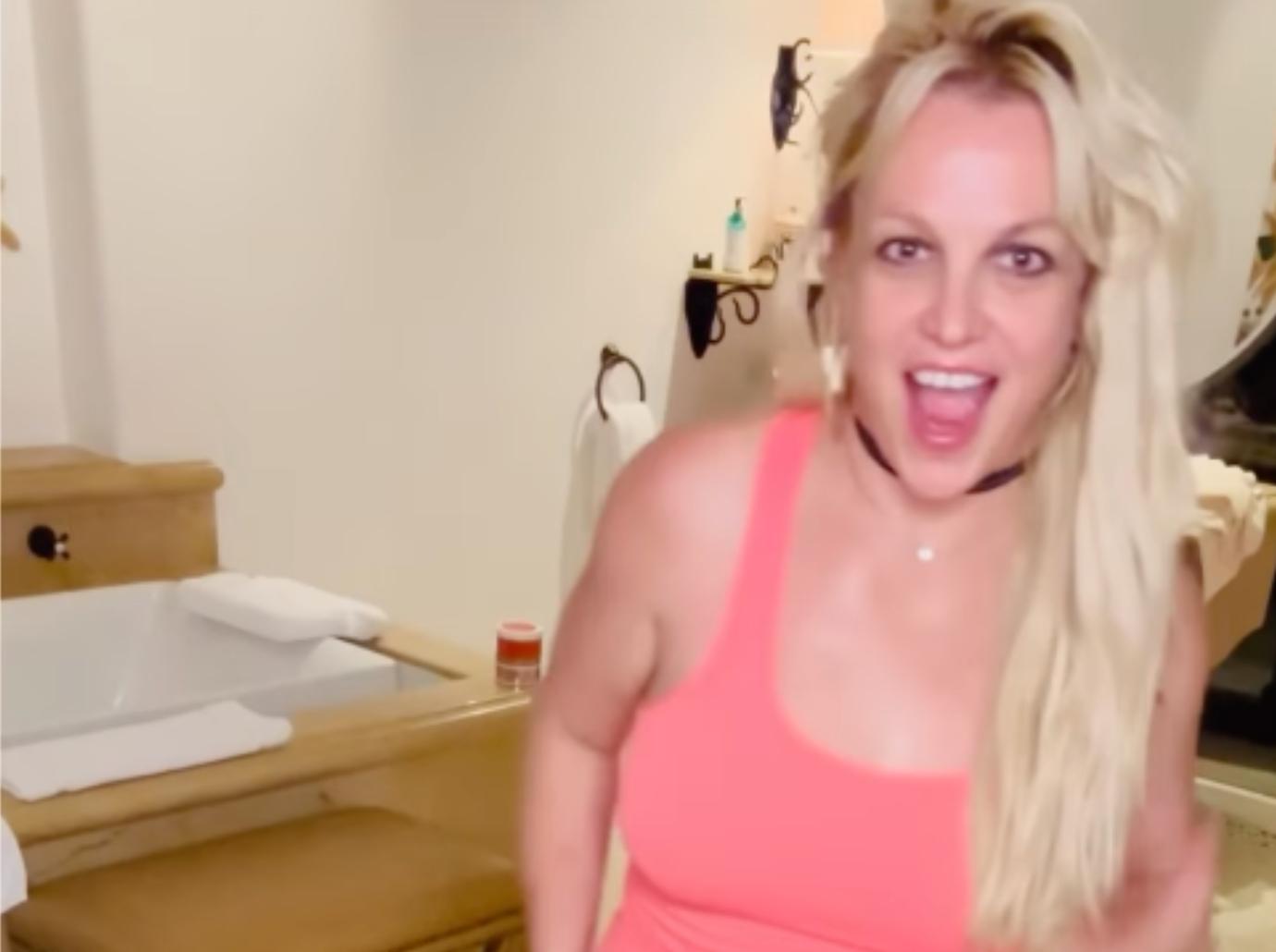 Britney Spears Reacts To Unflattering Pink Dress Paparazzi Photos