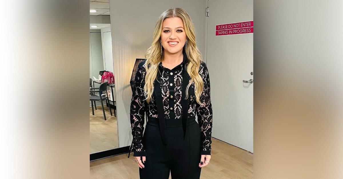 Kelly Clarkson Admits She Doesn't Wear Spanx After Her Weight Loss