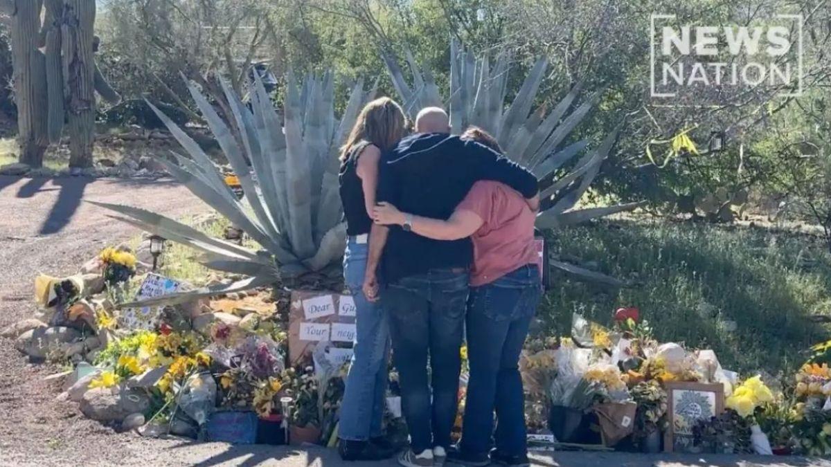 image of Savannah Guthrie was seen embracing her sister and brother-in-law.