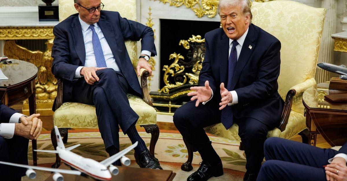 image of Donald Trump showed off his swollen ankles at a meeting with German Chancellor Friedrich Merz.