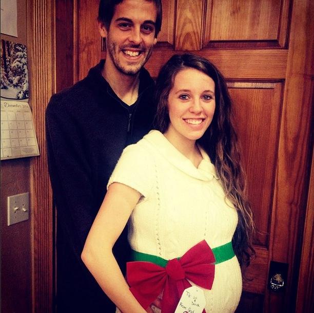 Jill duggar baby bump dec25