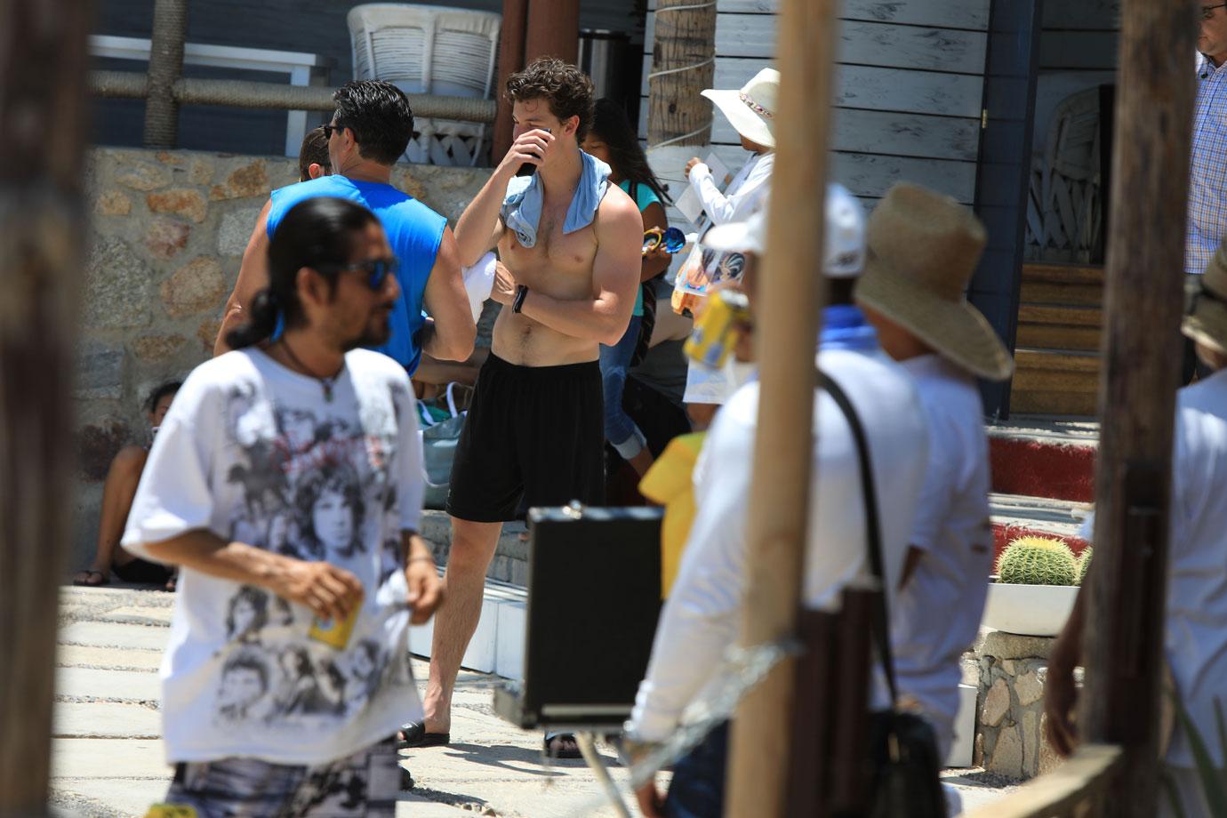 Shawn mendes shirtless in cabo