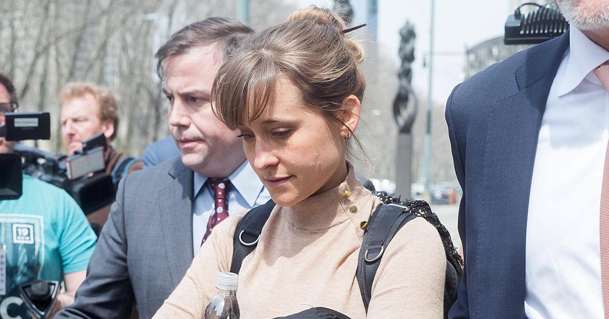 smallville allison mack begins  year prison sentence weeks early recruiting women nxivm sex cult