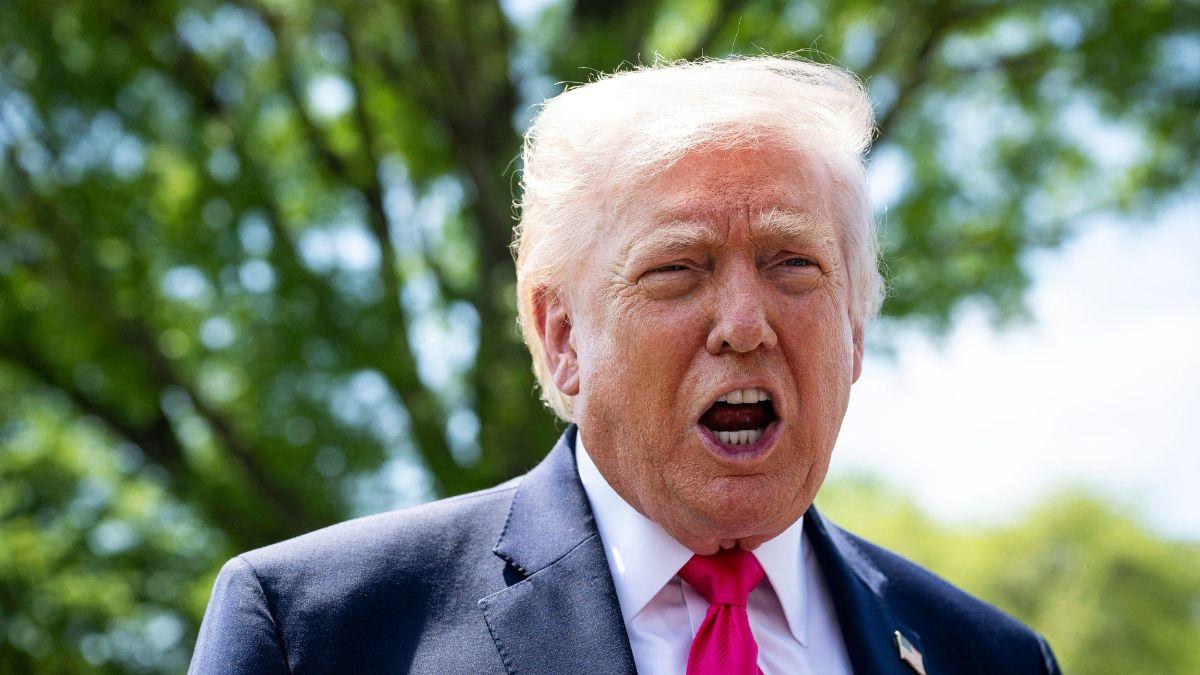 Image of The feud escalated when Donald Trump publicly attacked the pope on social media.