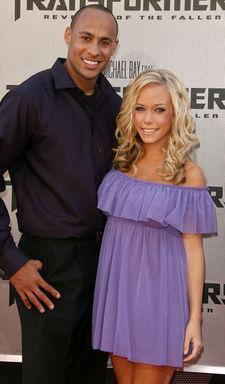 Kendra Wilkinson Marries at Playboy Mansion
