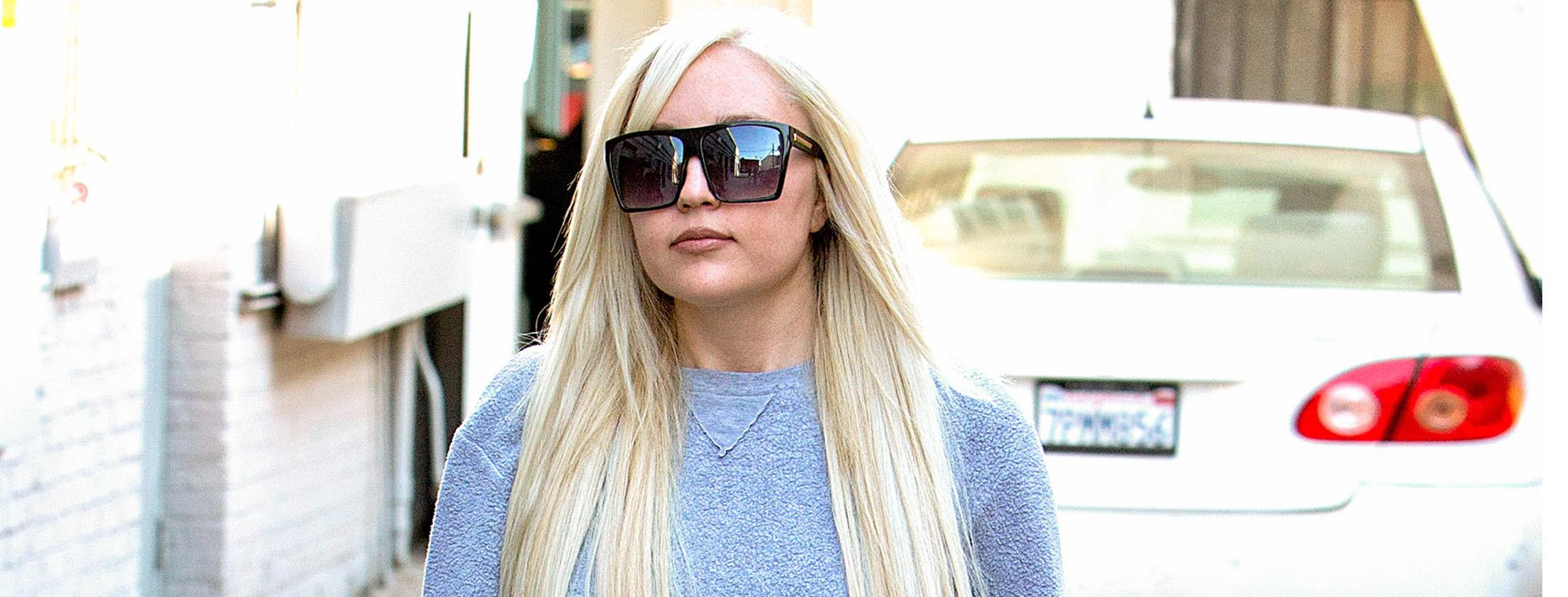 Amanda Bynes visits a West Hollywood salon