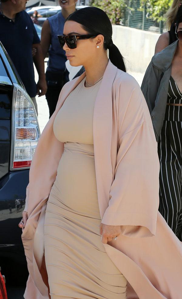 Kim kardashian baby bump