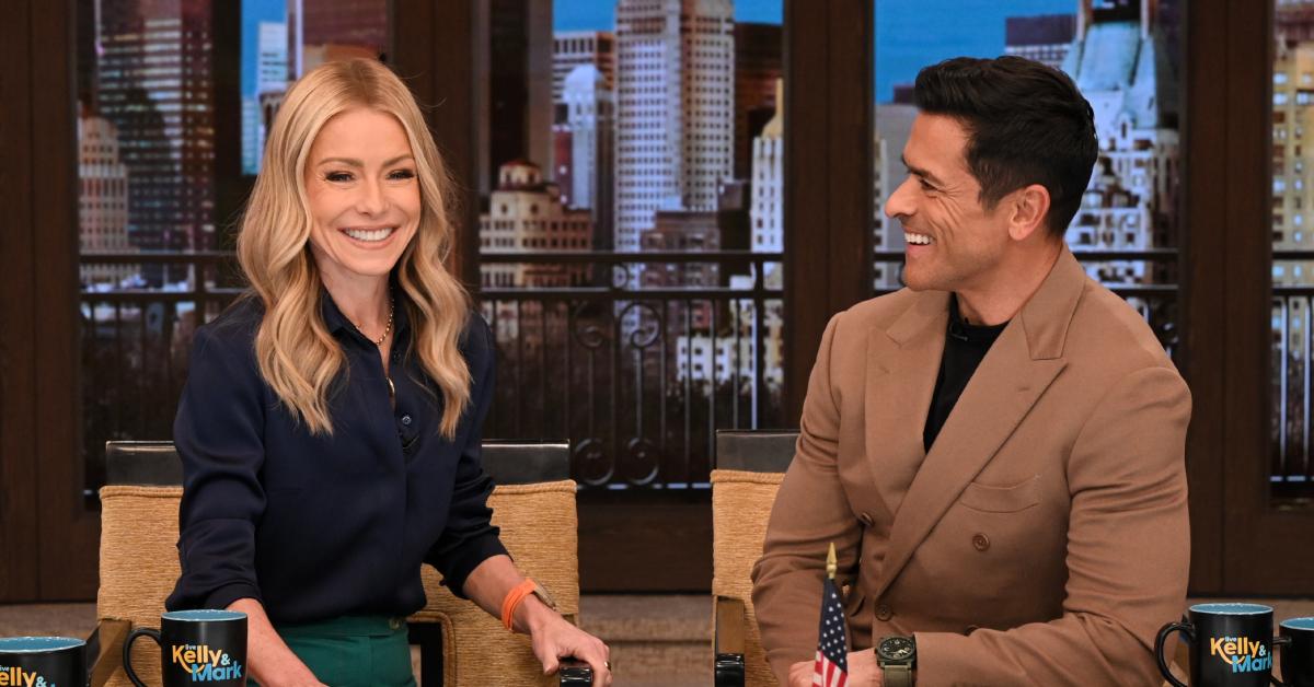 Photo of Kelly Ripa and Mark Consuelos.