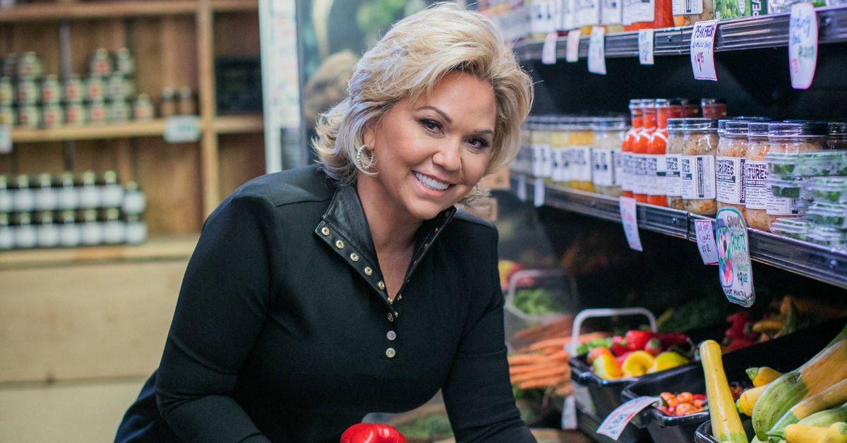 julie chrisley platinum blonde prison hair photos