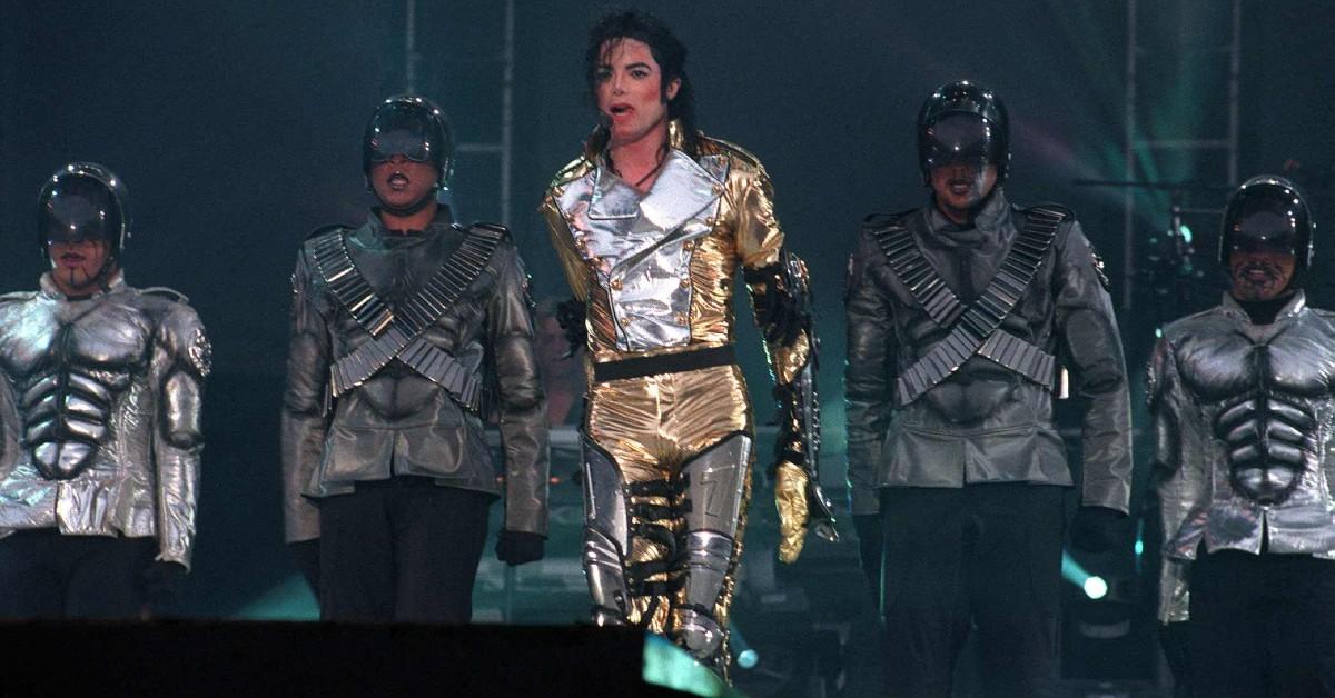 Image of Michael Jackson allegedly 'stole' a song from Paul Anka's home.