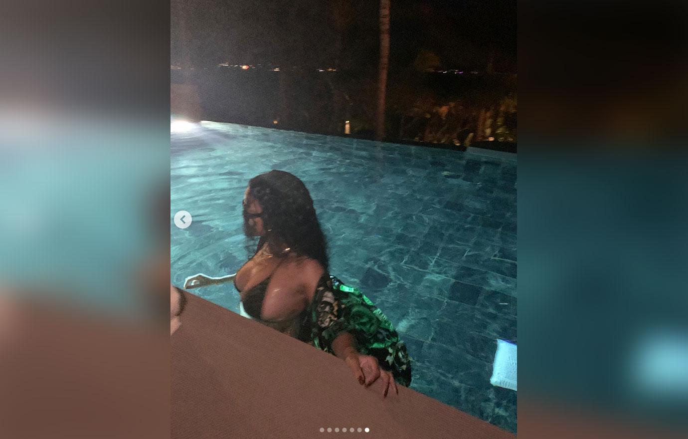 //rihanna side boob bikini