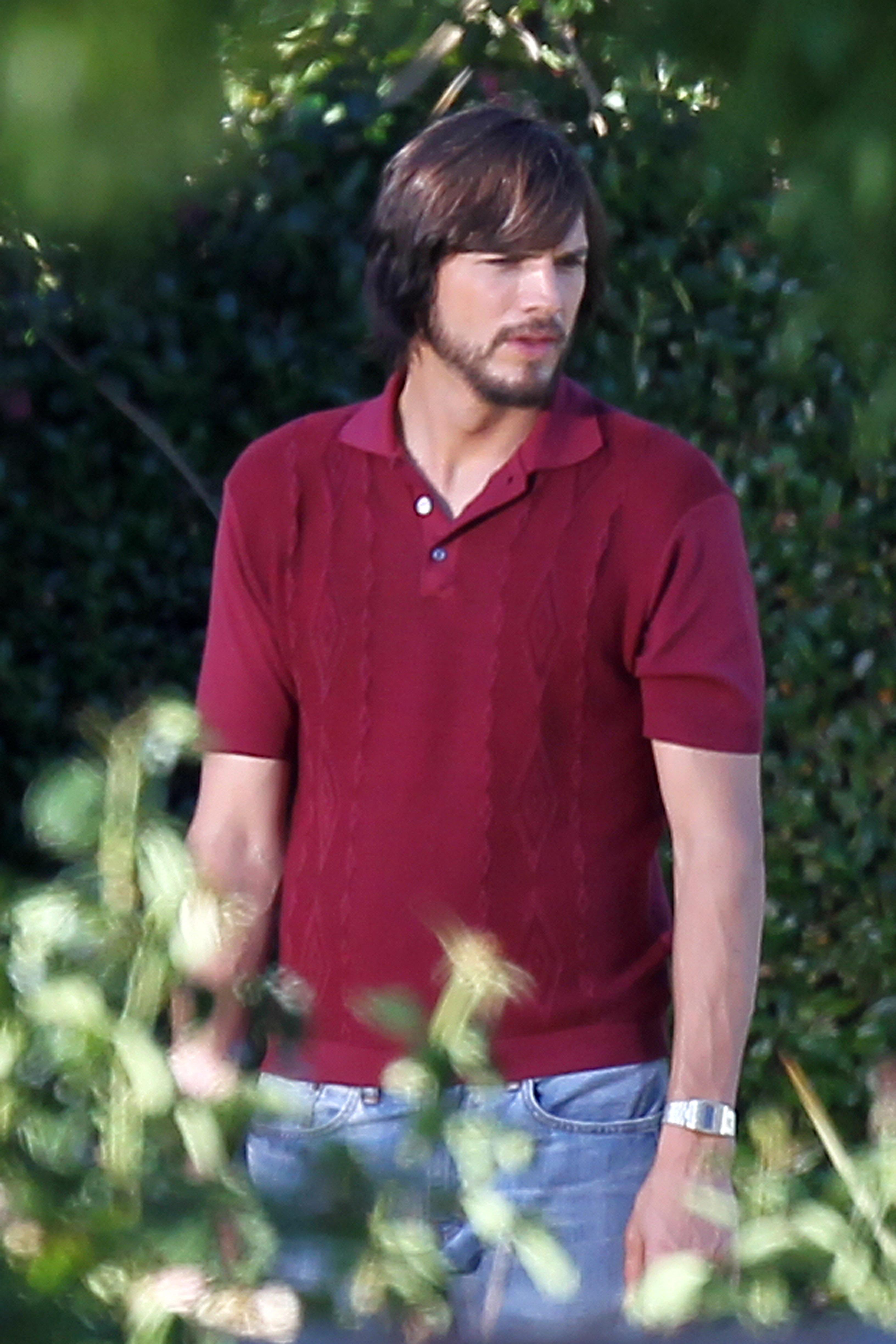 Ashton kutcher jobs june13 0010_ _1.jpg