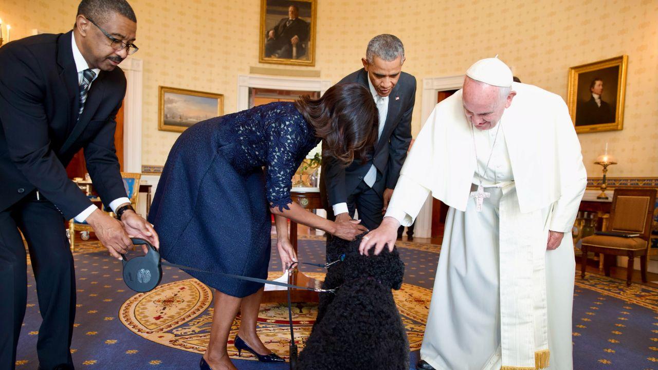 image of Barack and Michelle Obama dog
