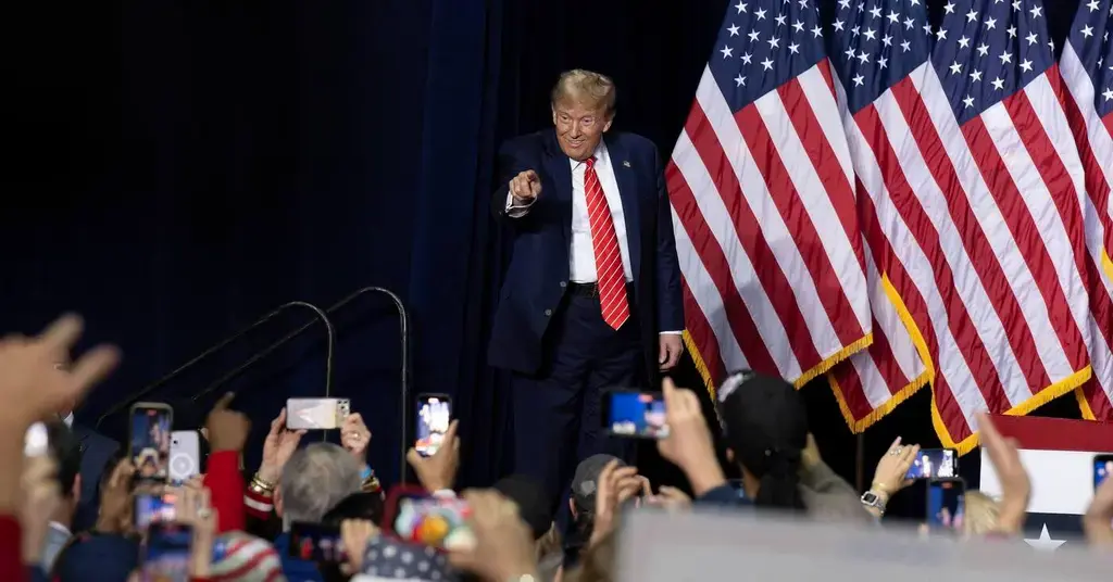 donald trump  minutes late golf course rally miami supporters