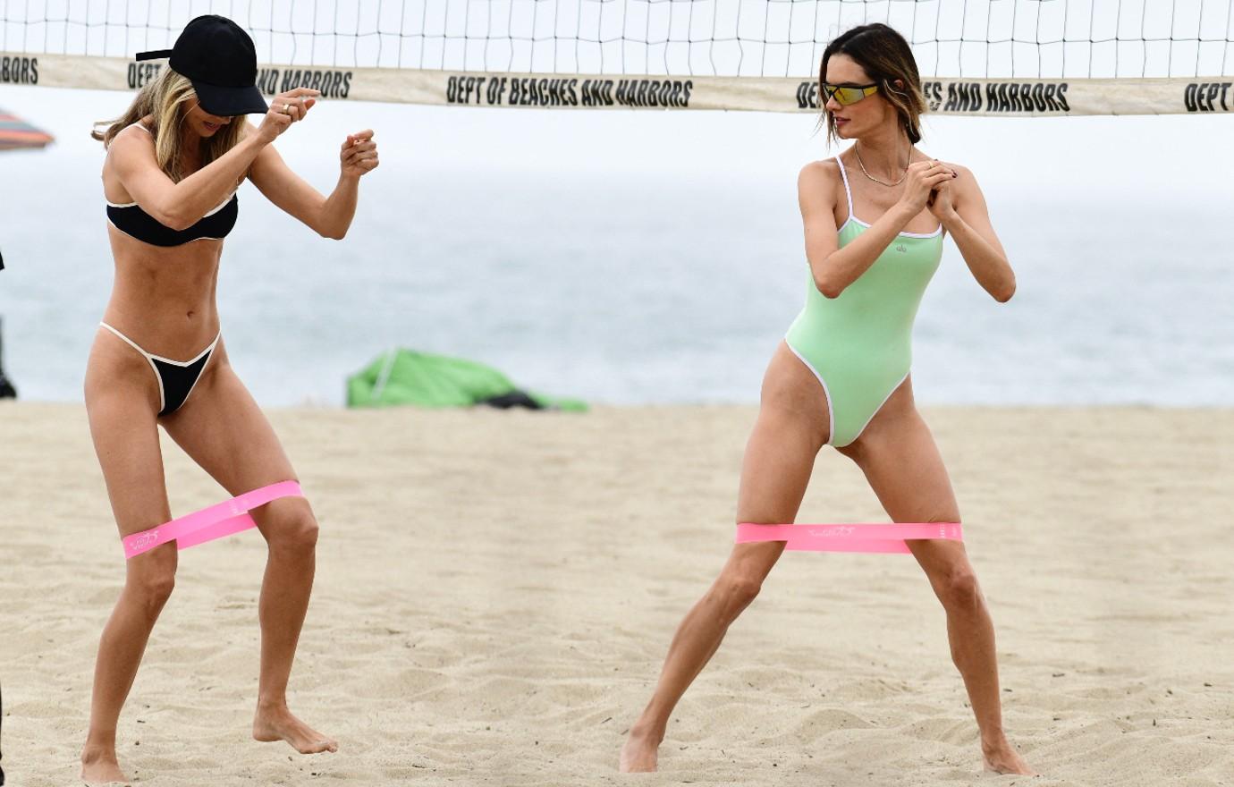 alessandra ambrosio is seen working out beach