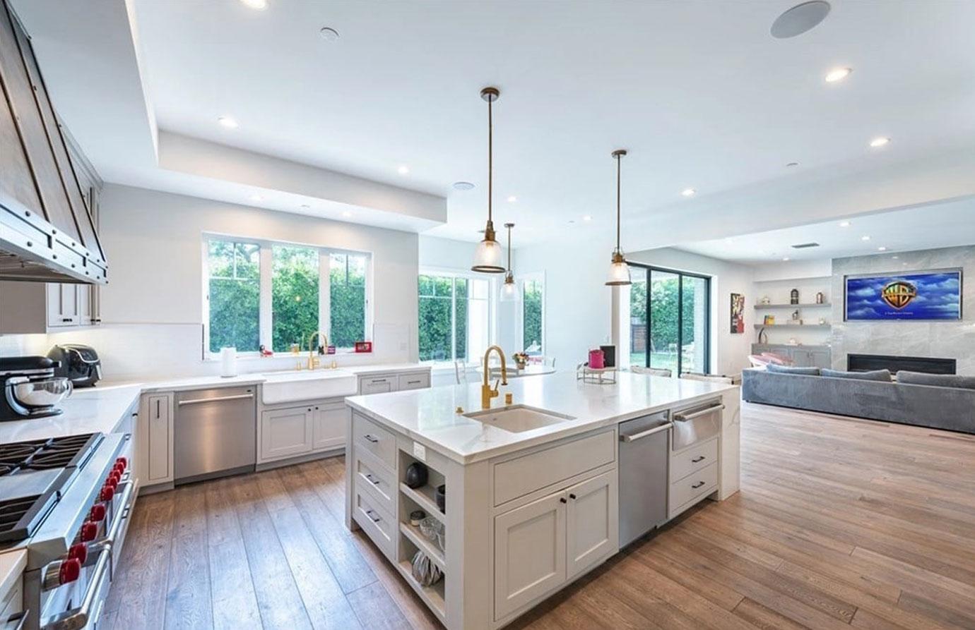 Inside Ariel Winter's Newly Sold Stylish Home In L.A. Neighborhood