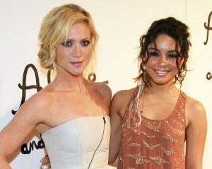 2011__02__Brittany_Snow_Vanessa_Hudgens_Feb15newsnea 300×239.jpg