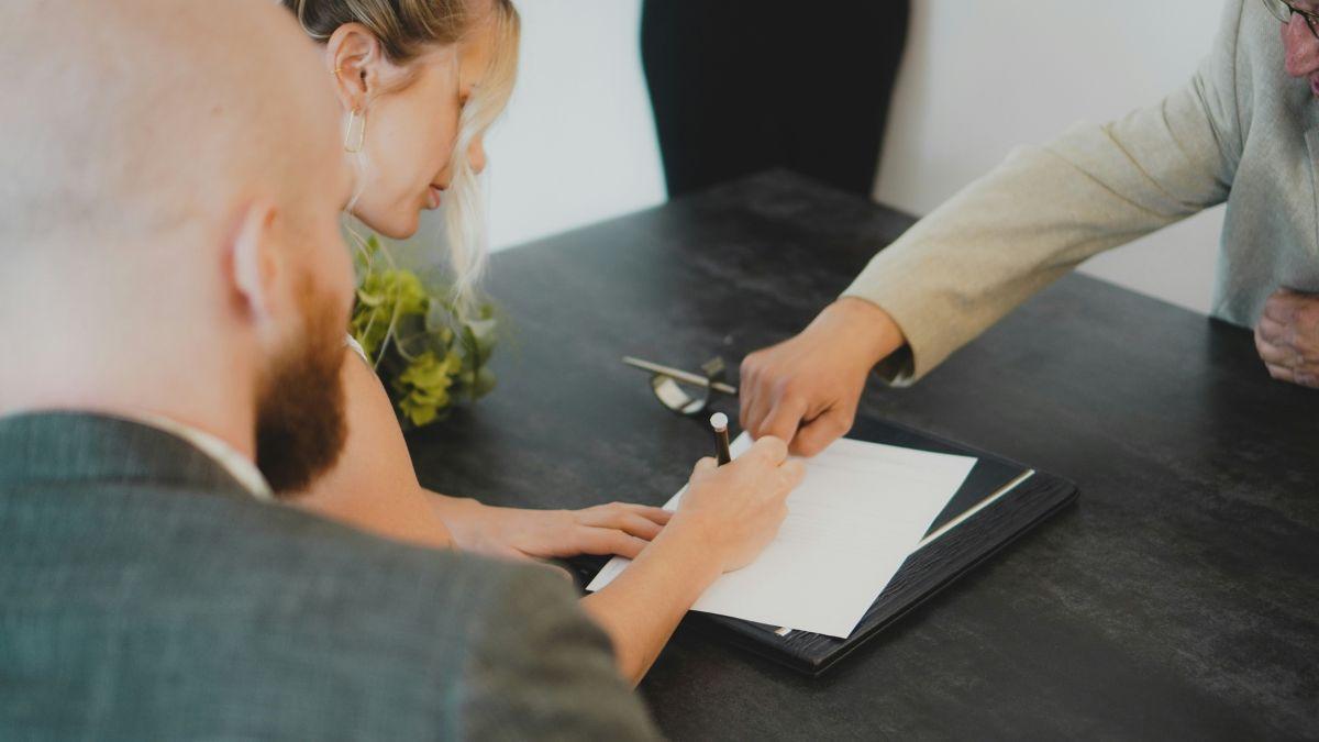 Image of Legal experts explained how event confidentiality agreements work.