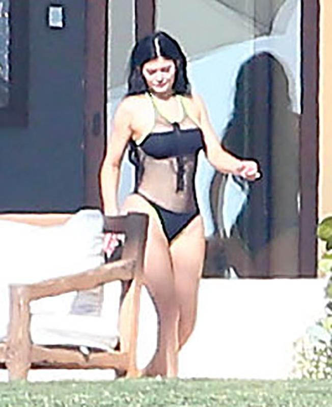 Exclusive&#8230; Kylie Jenner And Tyga Hang Out In Puerto Vallarta ***NO USE W/O PRIOR AGREEMENT &#8211; CALL FOR PRICING***