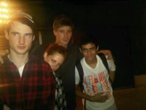 2010__08__Kristen_Stewart_Tom_Sturridge_Aug12newsne 300×225.jpg