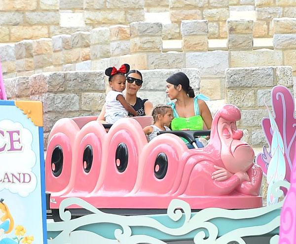 Kim kardashian north west disneyland7