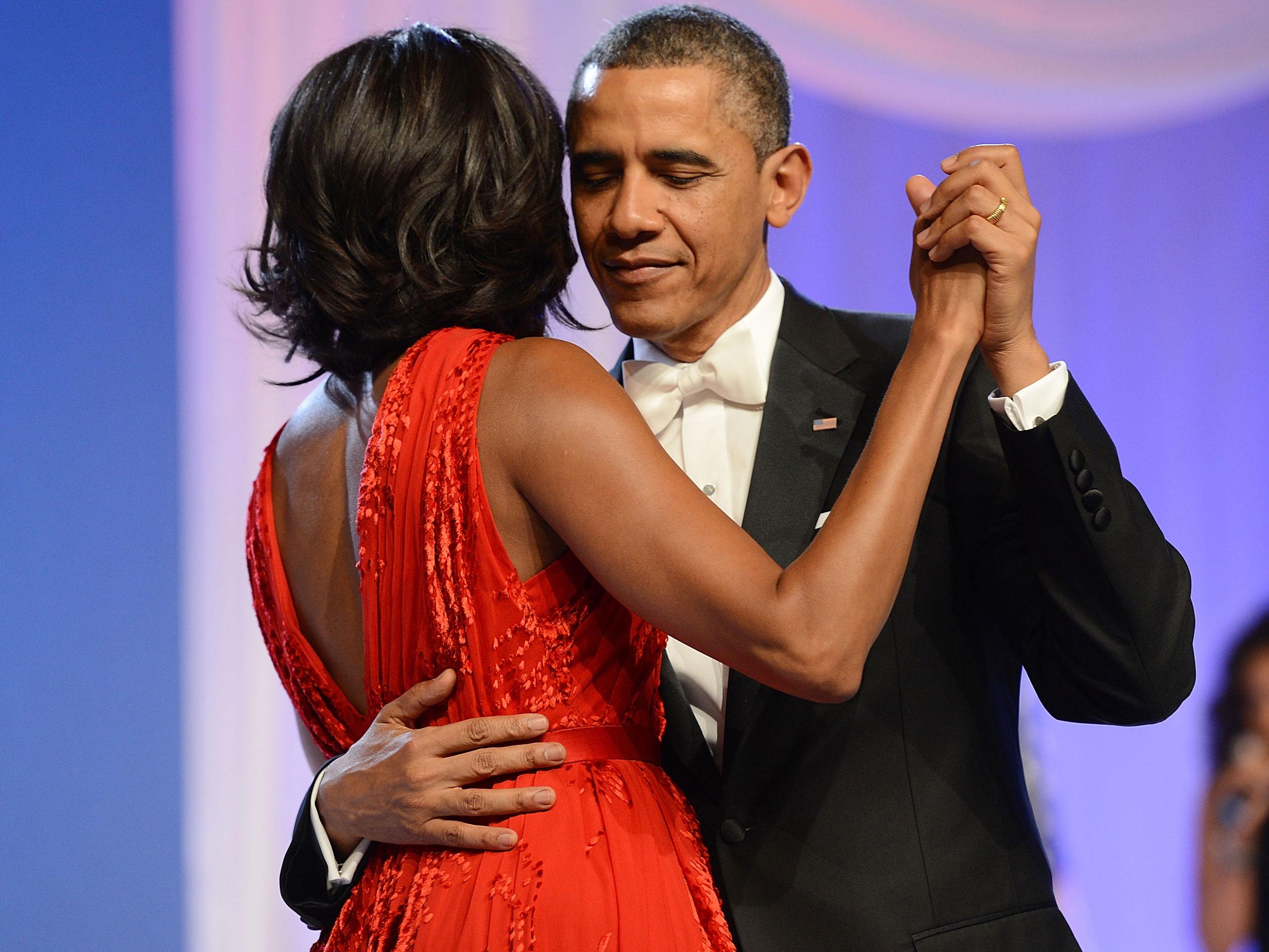 Ok_12213_obamas_first_dance.jpg