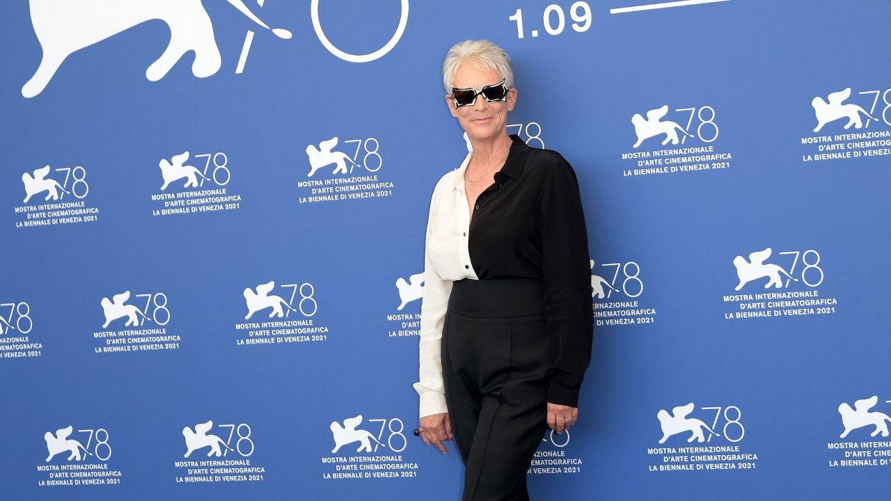 Image of Jamie Lee Curtis reflected on her experience playing Zooey Deschanel’s onscreen mother on ‘New Girl.'