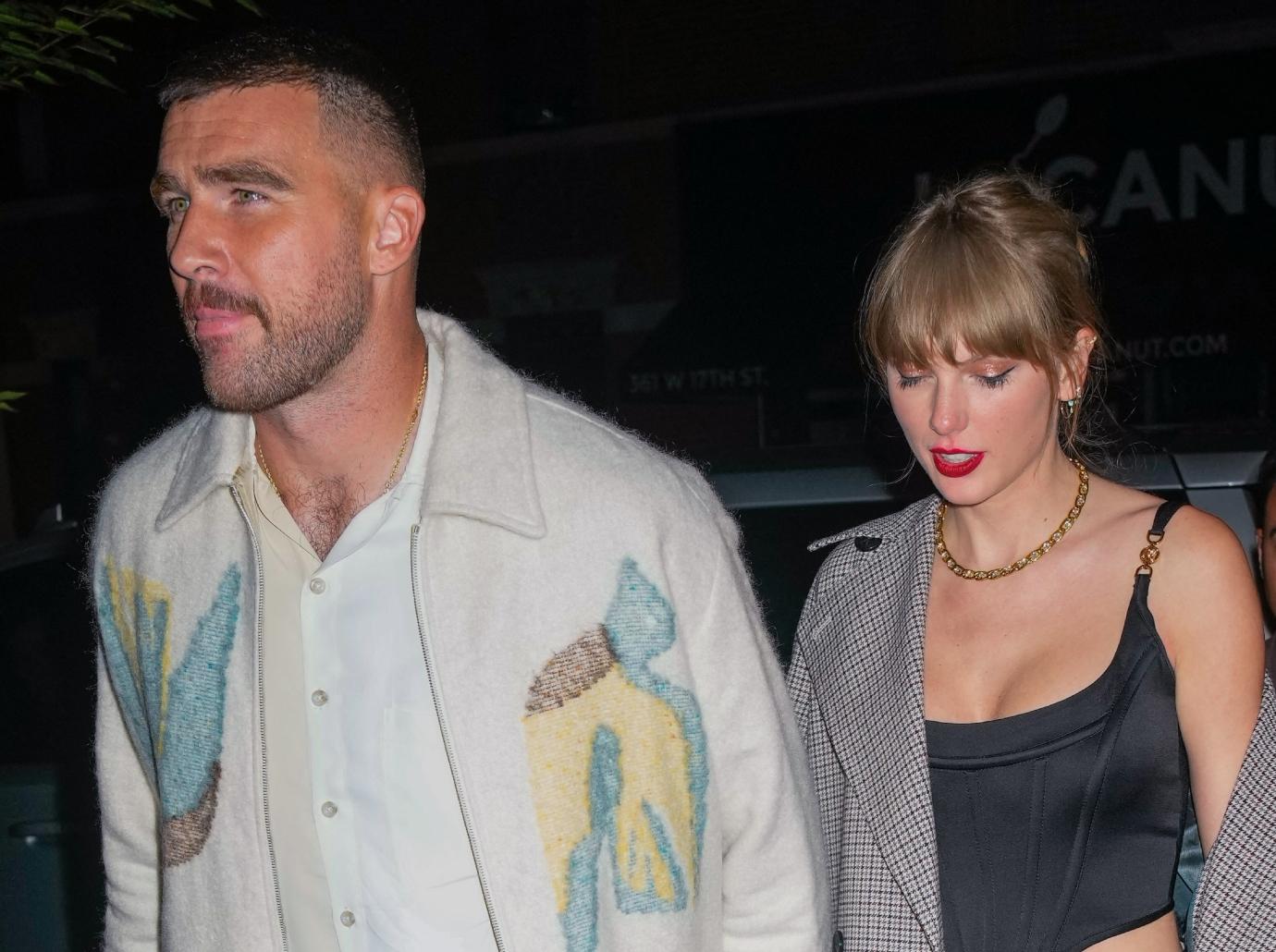 travis kelce spoiled taylor swift k valentines day gifts