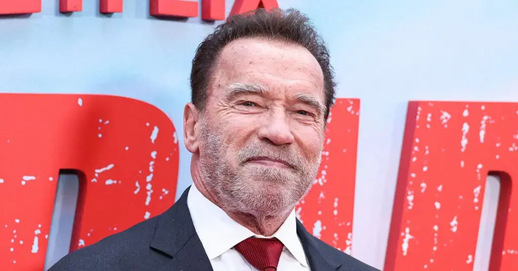 arnold schwarzenegger detained at munich airport customs for  hours