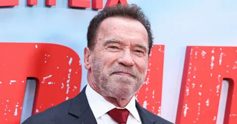 arnold schwarzenegger detained at munich airport customs for hours
