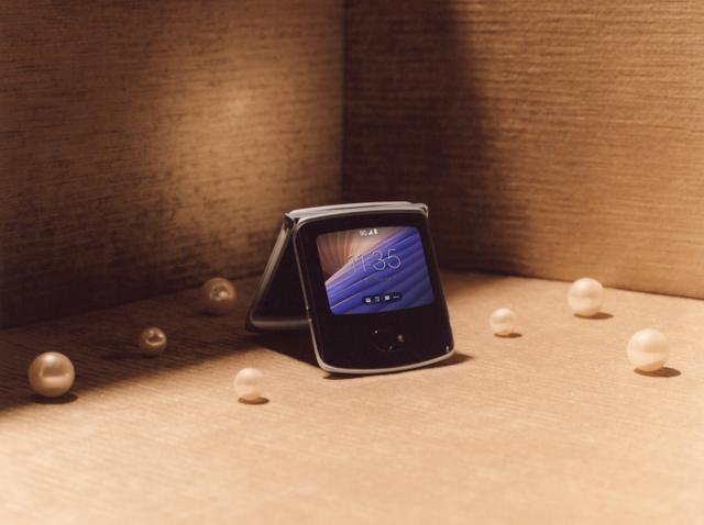 The Iconic Motorola RAZR Is Back And Giving Us Nostalgic 2000s Vibes