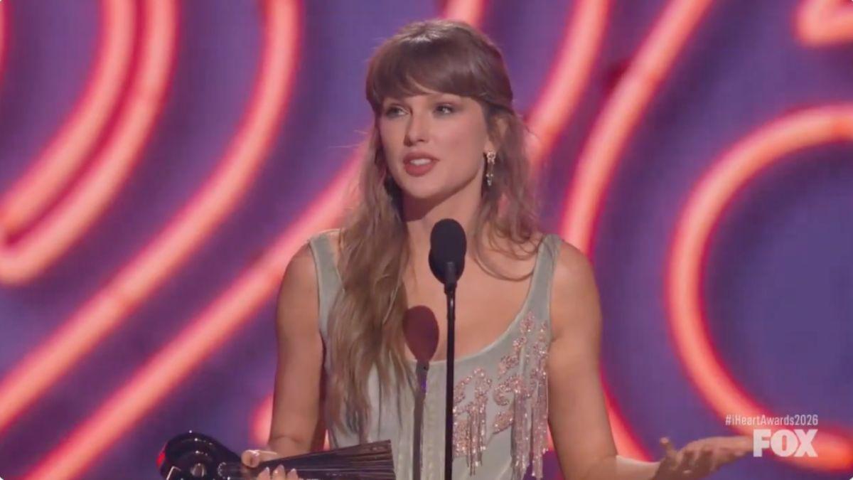 Photo of The singer gushed in her acceptance speech that Travis Kelce makes her feel 'confident' and 'free.'