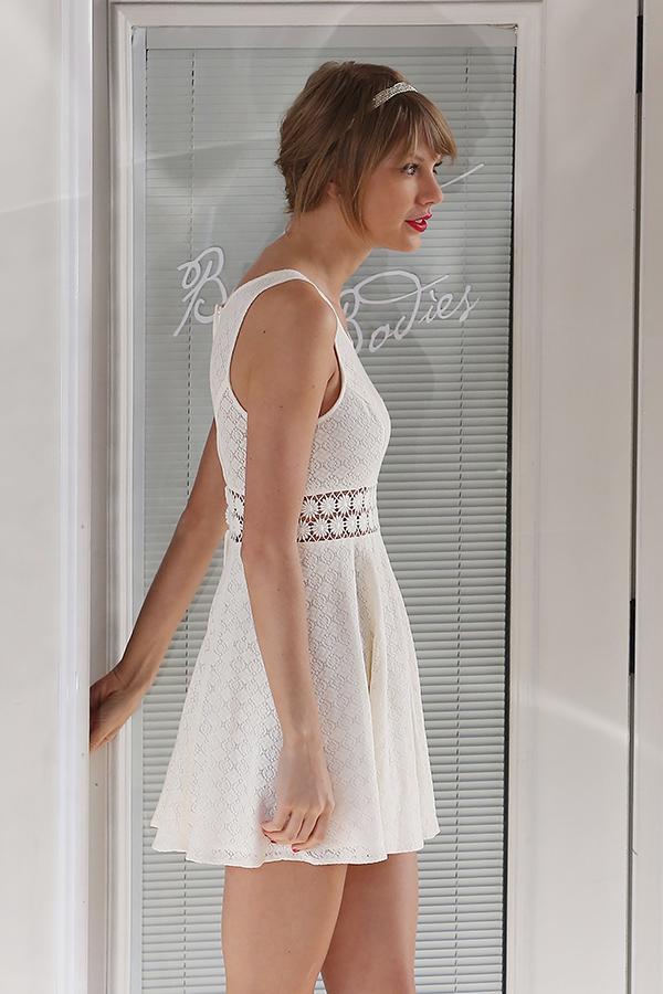 Taylor Swift at the Ballet Bodies studio in Beverly Hills, CA