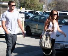 2010__01__FP_4316961_Cyrus_Miley_RIV_010610 225&#215;187.jpg