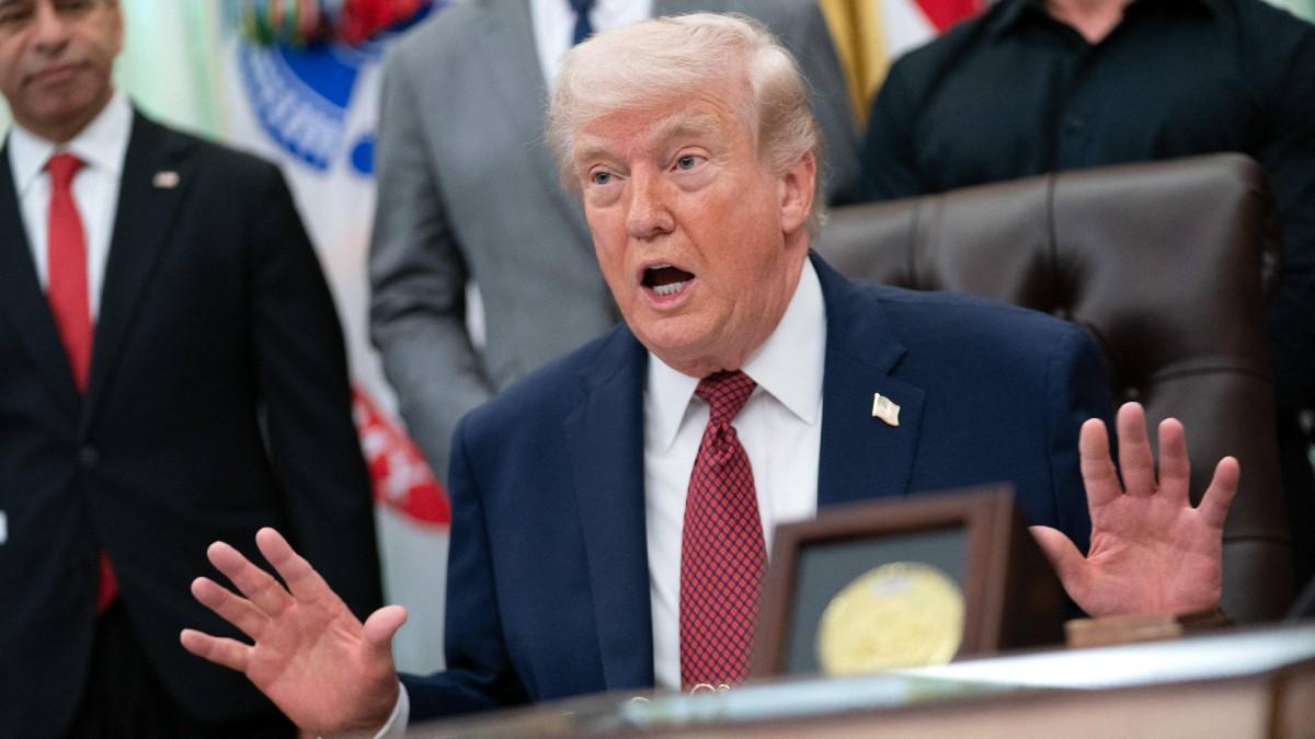 image of Joe Rogan is upset about the ongoing war. 