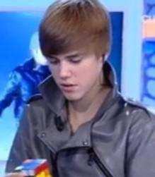 2010__12__Justin_Bieber_Dec3_LLnews 219×300.jpg