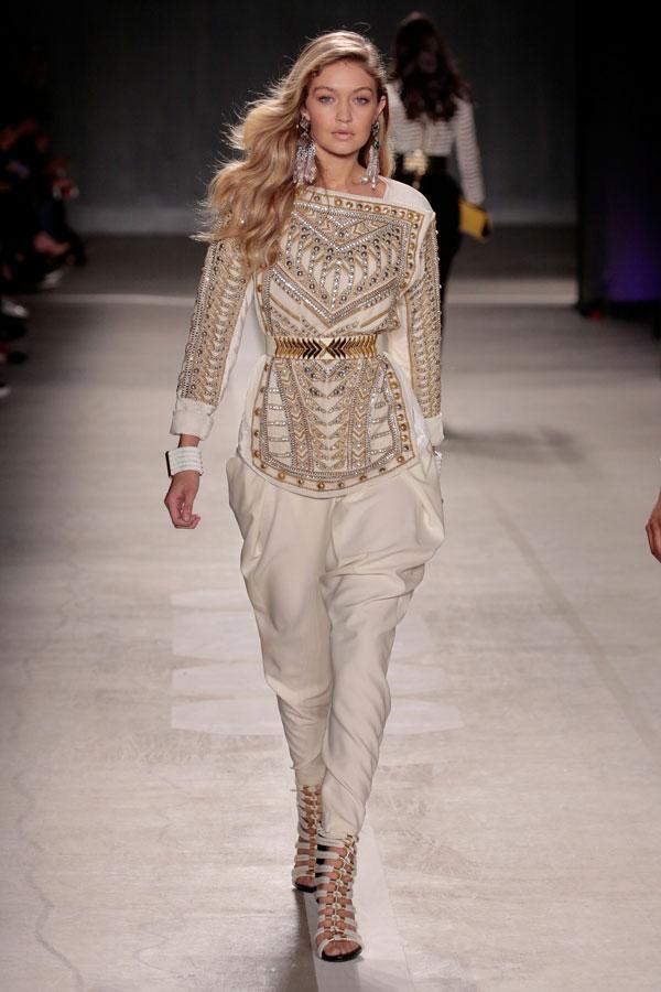 Balmain show kendall kylie jenner gigi hadid bella 05