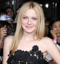 2009__11__dakotafanning 209×225.jpg