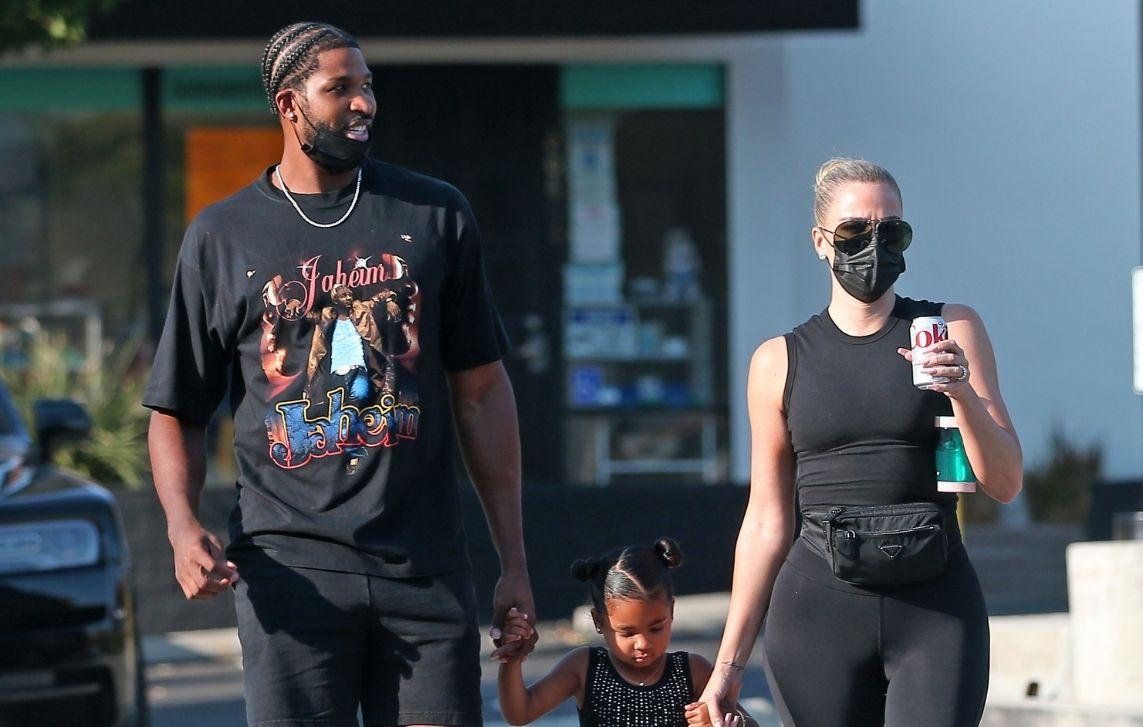 khloe kardashian leaning kris jenner tristan thompson paternity scandal