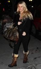 2009__12__full_simpson_family_06_wenn5409611 136×225.jpg