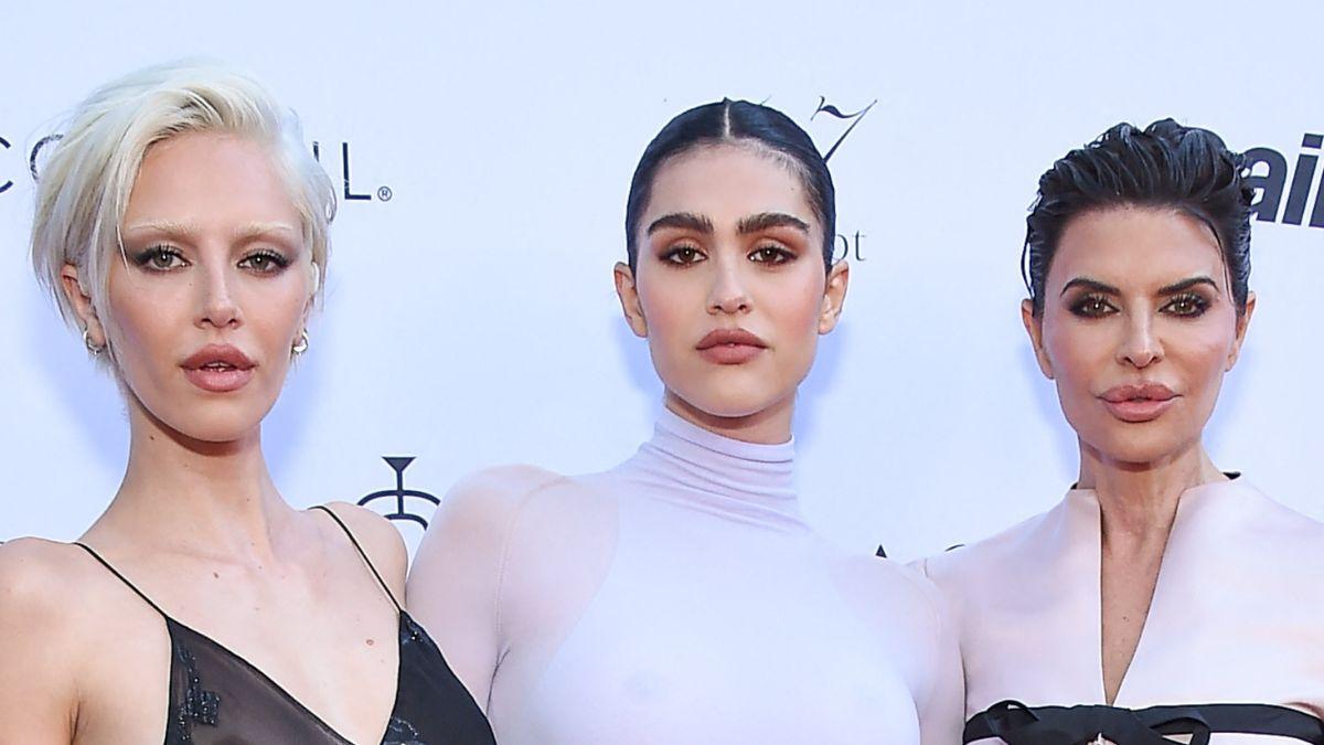 Image of Amelia Gray and Delilah Belle Hamlin are both in relationships.