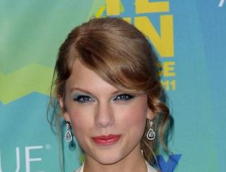 Taylor_swift_oct31.jpg