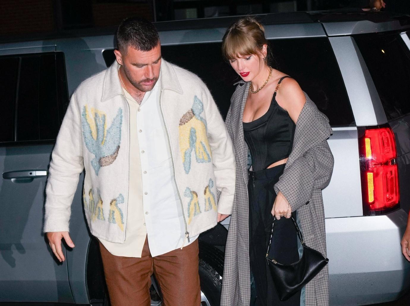 taylor swift fans bash brittany mahomes posing kim kardashians skims