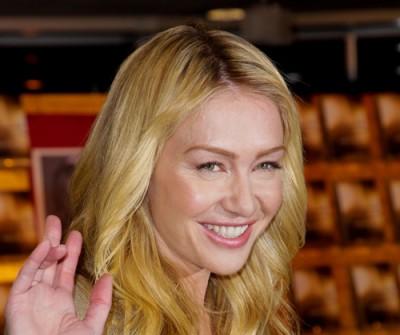 2010__12__Portia_Di_Rossi_Dec7news 400×600.jpg